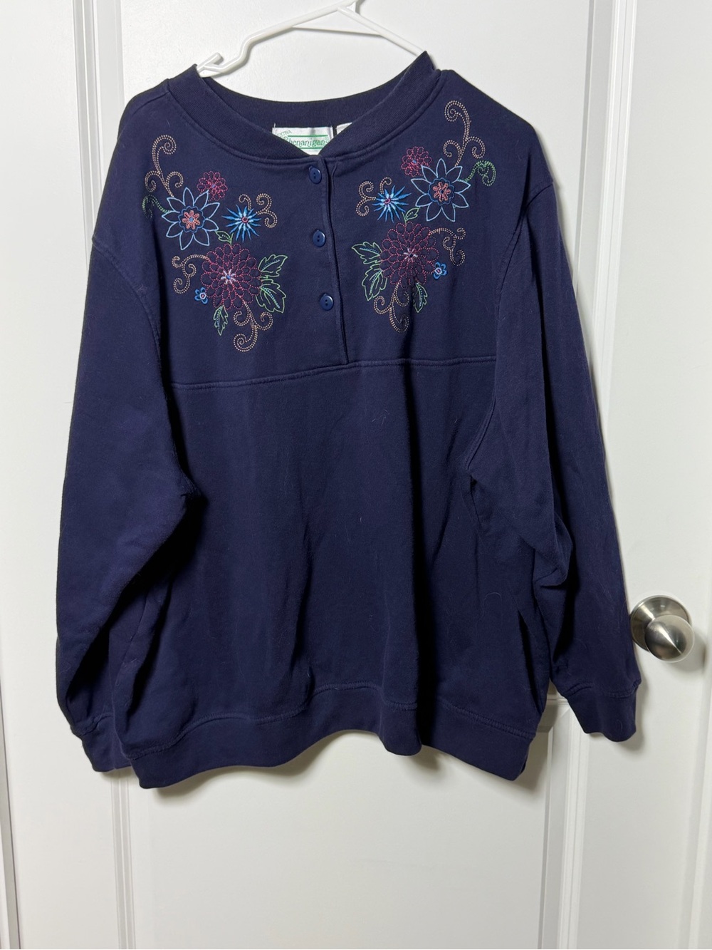 Vintage Shenanigans Navy Blue Floral Embroidered Henley Sweatshirt Women’s 3X